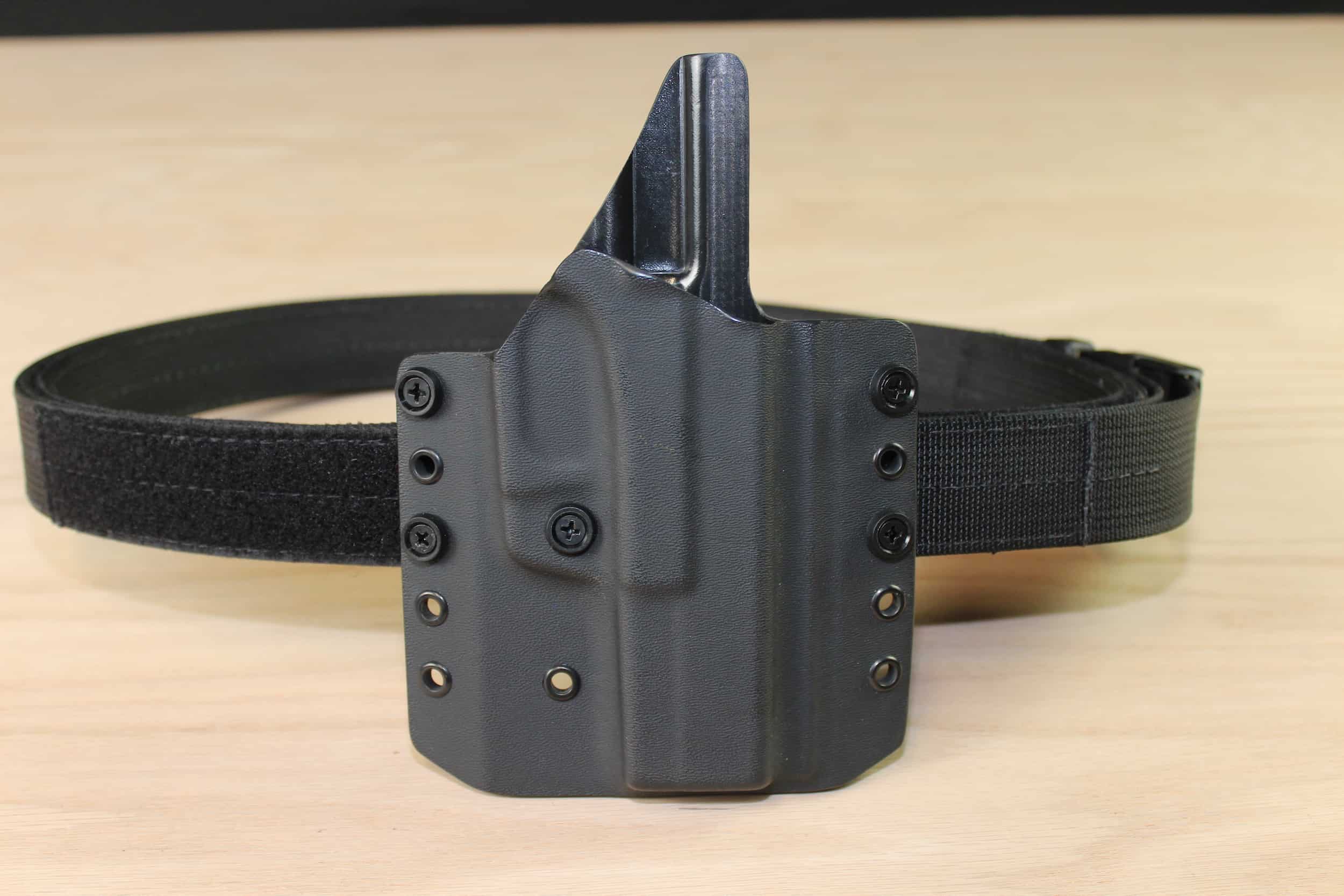 Black Glock 17 / 22 Holster - Right Handed With Adjustable Retention